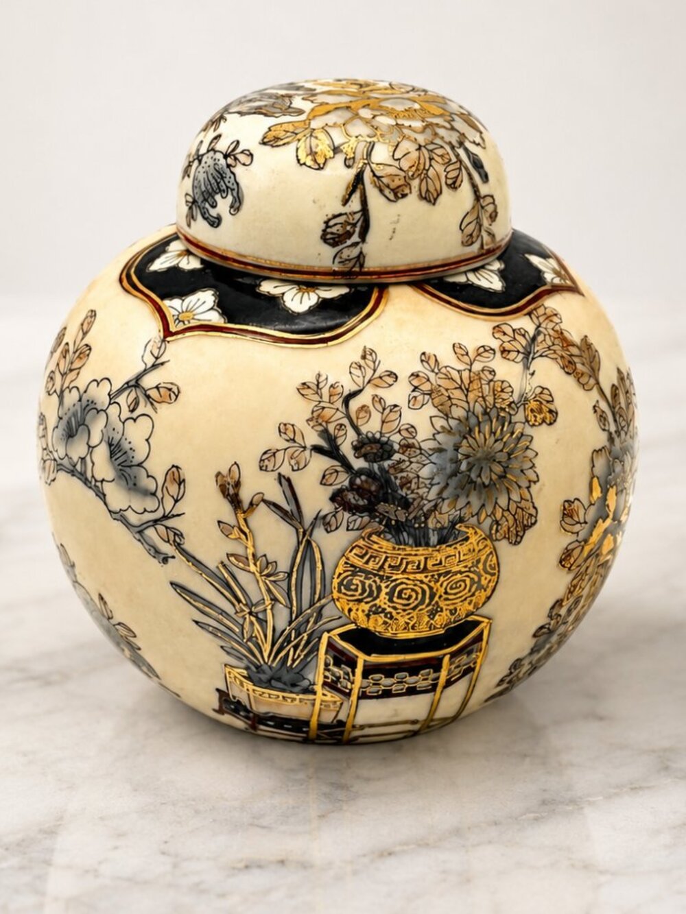 Vintage TOYO Macau Ginger Jar Floral Gold Chinoiserie Porcelain 4.5"